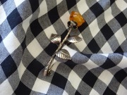 Extra duża 5 g. broszka srebrna róża z bursztynem koniak 