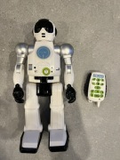 robot zabawka interaktywny chodzący mówiący 