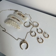 biżuteria zestaw spinki do włosów złoty perełki naszyjnik kolczyki