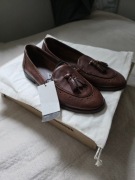 brązowe skórzane buty mokasyny loafersy z frędzlami chwostami Zara 39 delik