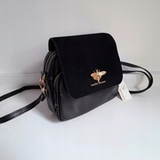 Śliczna torebka listonoszka Laura Biaggi pszczółka