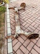 Tylna belka skretna Meagne I (uszkodzona)