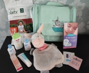 Kosmetyczka + kosmetyki dla dzieci i mam.