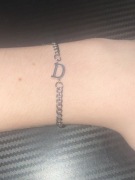 Stalowa bransoletka z literką „D”