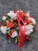 Wianek ze sztucznych kwiatów całoroczny