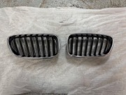 BMW F22 F23 nerki atrapa grilla L+P 7295521 729552 LIFT srebrne OE 2szt