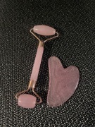 Zestaw Gua Sha plus roller różowy