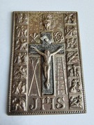 Jezus Chrystus w formie krucyfiksu, stacje drogi krzyżowej.