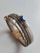 Bransoleta beżowa ecru z koralikami, sztuczną perłą i księżycem na magnes