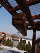 Drewniana lampa w belce 