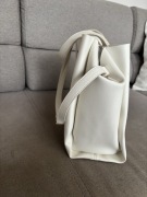 Torebka biała stan idealny z kilkoma przegródkami