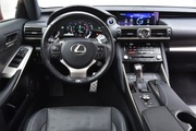 LEXUS IS 300H środek części 