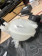 Zbiorniczek wyrównawczy Peugeot Febi 104940