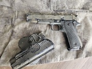 Replika pistoletu Colt 1911 w kamuflażu z kaburą CO2 ASG 