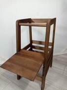 Pomocnik kuchenny z funkcją stolika