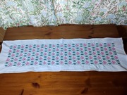 Ręcznie haftowany bieżnik 115x34