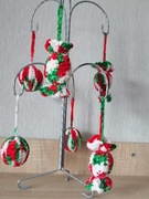 Ręcznie robione 10 sztuk bombek + 5 sztuk cukierków. Wykonane szydelkiem. 