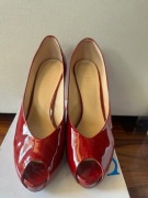 Piękne buty, lakierki Guess rozm 38