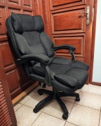 FOTEL BIUROWY OBROTOWY