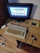 Commodore C64 cały zestaw z grami, pad, tapecart, sprawny, stan bdb.