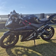 Motocykl YAMAHA YZF-R125