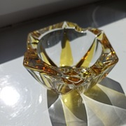 Popielnica z fasetowanego szkła lata 60 XX wieku