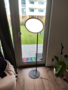 Lampa stojąca z regulacją barwy i jasności, regulowane nachylenie