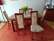 Komplet 8 tapicerowanych, krzeseł plus dwa podobne.Cena za sztukę.