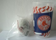 Piłka baseballowa i kubek Boston Red Sox. Autografy. Wystrój barber