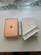 iPad 8Gen 128GB + Apple Pencil + Logitech Combo Touch + 2 x etui JETech