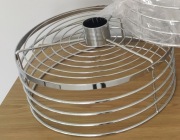 kosz do regału chromowanego na rurze -obrotowego