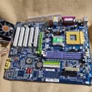 Płyta główna Gigabyte GA-7VT600 1394 + chłodzenie + śruby