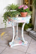 Pastelowy stolik/kwietnik