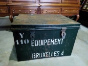 Stara skrzynia metalowa kufer