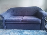 Sofa w kolorze niebieskim