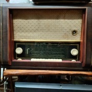 Radioodbiornik firmy E A W GROS -SUPER STALINOWIEC.