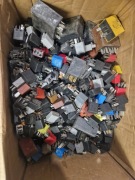 Przekazniki samochodowe styczniki złom odzysk elektronika nr 4