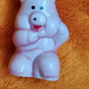 Porcelanowa stara mała figurka świnka 