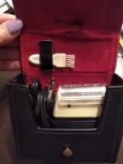 Elektryczna maszynka do golenia.