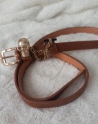 Pasek z ozdobną czaszką i łańcuszkiem