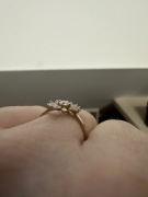 Złoty pierścionek W. Kruk r14 próba 375 cyrkonie