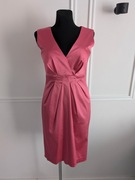 satynowa, różowa zakładana i marszczona midi sukienka bez rękawów