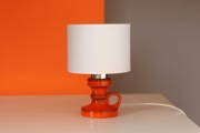 Lampa stołowa z ceramiczną podstawą w kolorze pomarańczowym vintage
