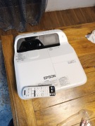 Projektor epson eb-685w LCD 