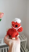 Czerwony konik na szydełku handmade, dekoracja świąteczna 
