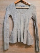 H&M beżowy sweterek prążkowany | dopasowany z rozkloszowanym dołem