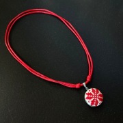 NASZYJNIK Talizman Płomyk Ręcznie haftowany WISIOREK NA SZNURKU Prezent