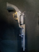Rewolwer czarnoprochowej colt Walker 44.