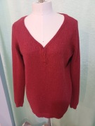 Sweter z zapięciem przy dekolcie roz.M