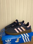 Używane tenisówki damskie adidas handball spezial granatowe 35,5